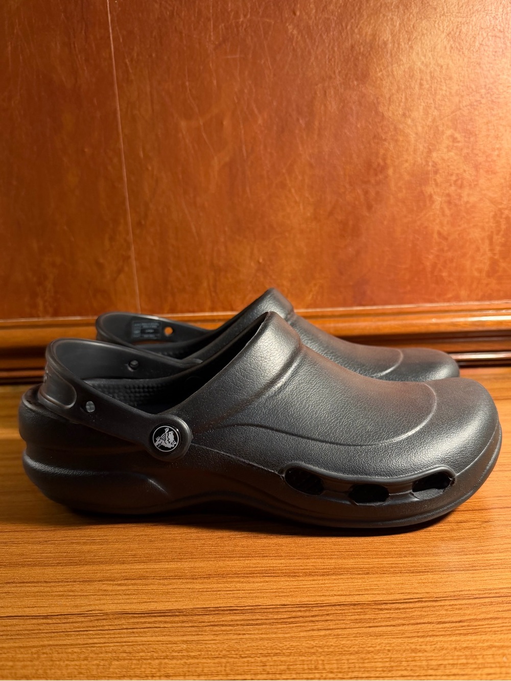 Crocs Specialist Vent Clogs Black Work Shoes - Men 9 / Women 11 (10074)